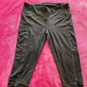 Athleta heathered grey cropped leggings so M